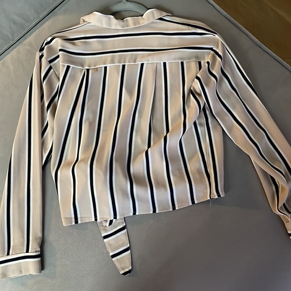 Proclivity wrap blouse - Picture 3 of 3